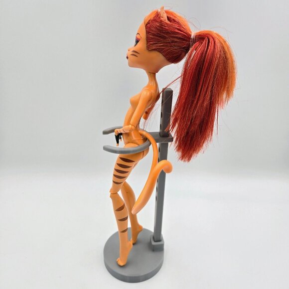 Monster High Toralei Stripe Power Ghouls Doll Mattel 2011 Read - Picture 6 of 16